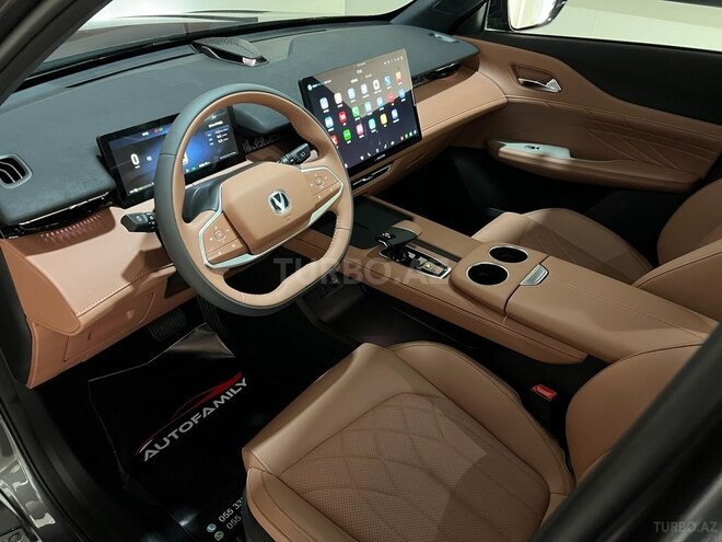 Changan UNI-Z — futuristik dizaynı, geniş salonu və ağıllı sürücülük sistemləri ilə fərqlənən yeni nəsil hibrid krossover modelidir.