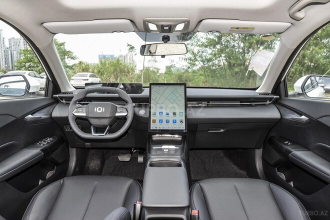 Changan Qiyuan A05 — müasir dizaynı, aşağı enerji sərfiyyatı və ağıllı texnologiyaları ilə seçilən hibrid sedan modelidir.